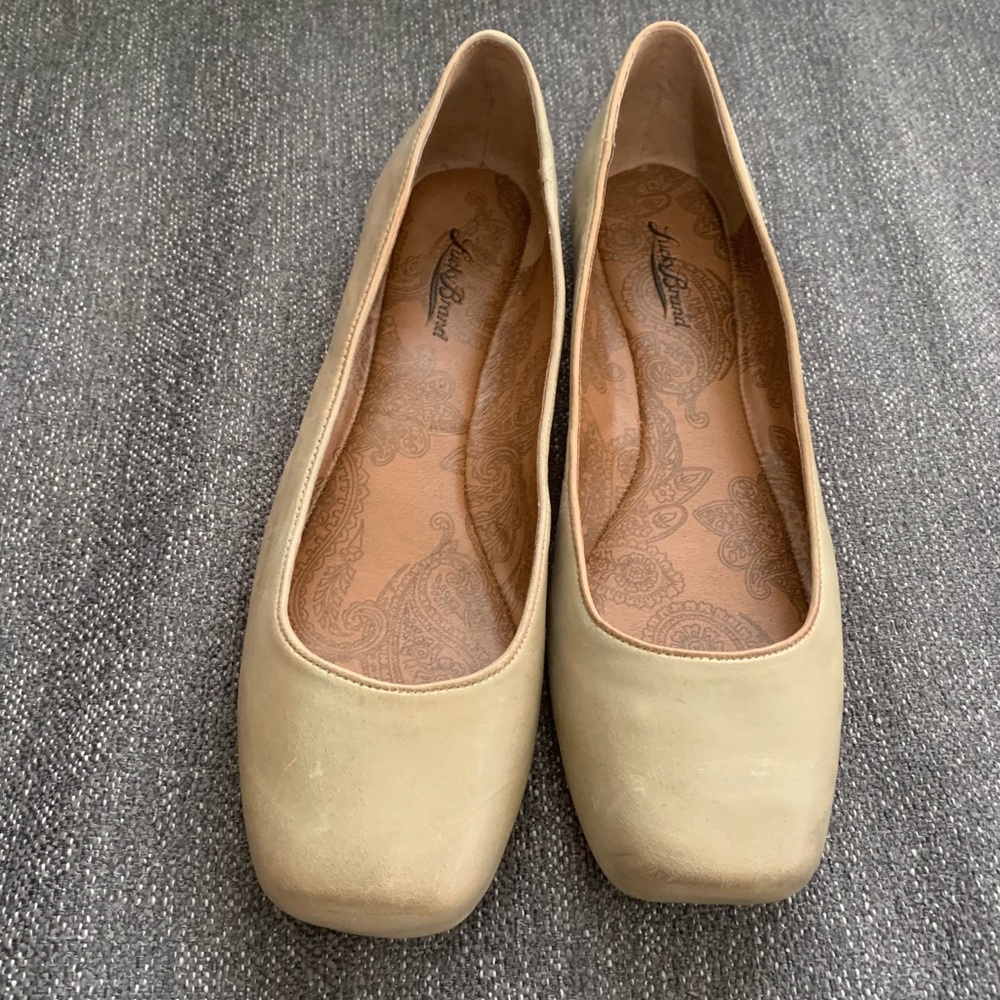 Lucky brand nude color size 10 flats